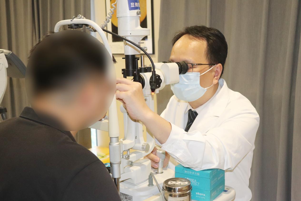 情侣吵架情绪失控，男子视力骤降至0.05！医生：警惕这种“压力性”视网膜病变——福州爱尔眼科