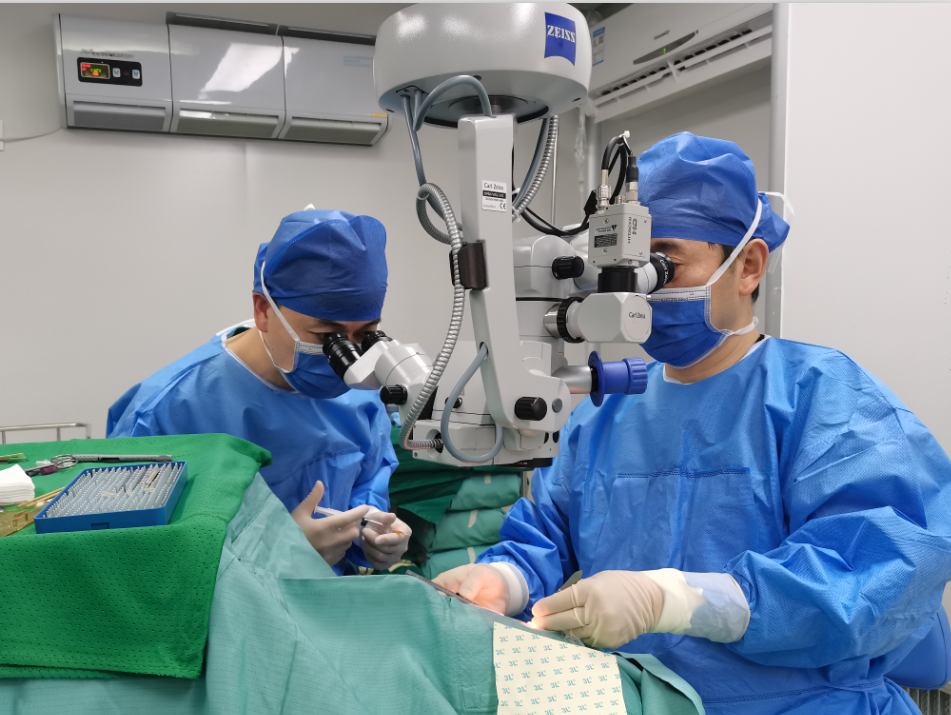 飞秒激光辅助白内障超声乳化+散光三焦点人工晶体植入术率先在合肥爱尔眼科医院成功开展